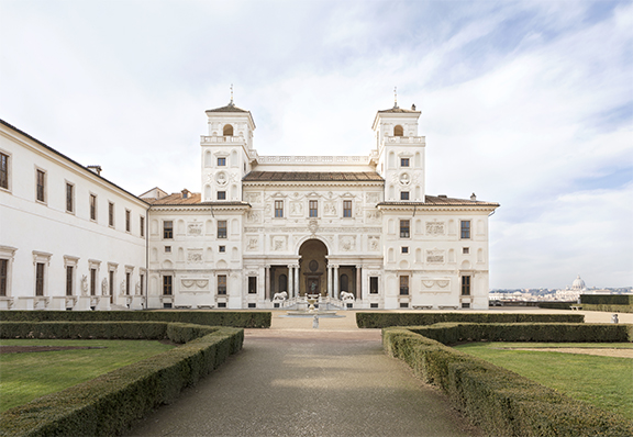 The internal facade of the Villa Medici ©Villa Médicis